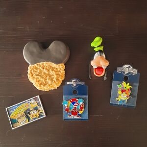 Disney & Universal Studios magnets and pins
